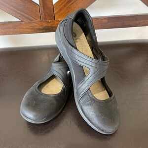 Clarks Cloud Steppers size 9 Mary Jane style adjustable shoes